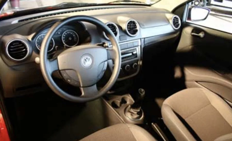 A direção hidráulica, tração dianteira e câmbio manual de cinco marchas tornam a condução leve e precisa em qualquer condição de uso.