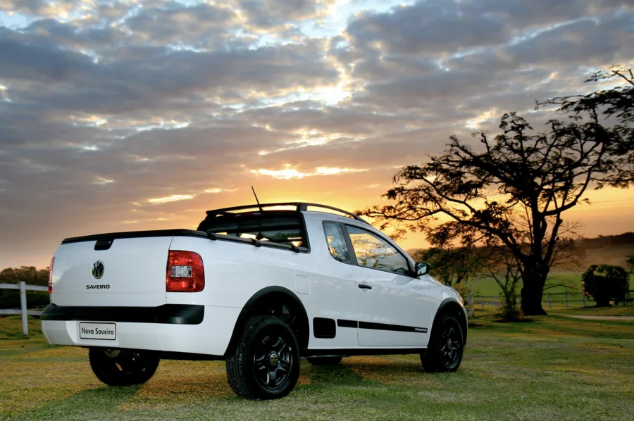 Volkswagen Saveiro Trooper 1.6 CE 2012: Preço, Ficha técnica, Consumo, Equipamentos e Fotos; cabine estendida garante praticidade para trabalho leve e lazer