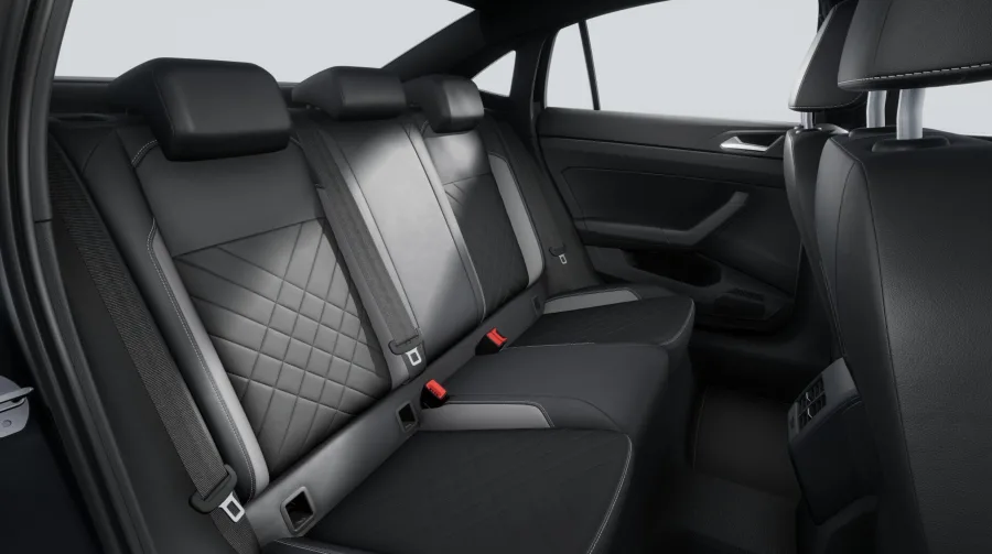 Com cinco lugares, espaço traseiro amplo e porta-malas de 521 litros, o Virtus oferece conforto, acabamento correto e recursos como seis airbags, central multimídia e piloto automático adaptativo.