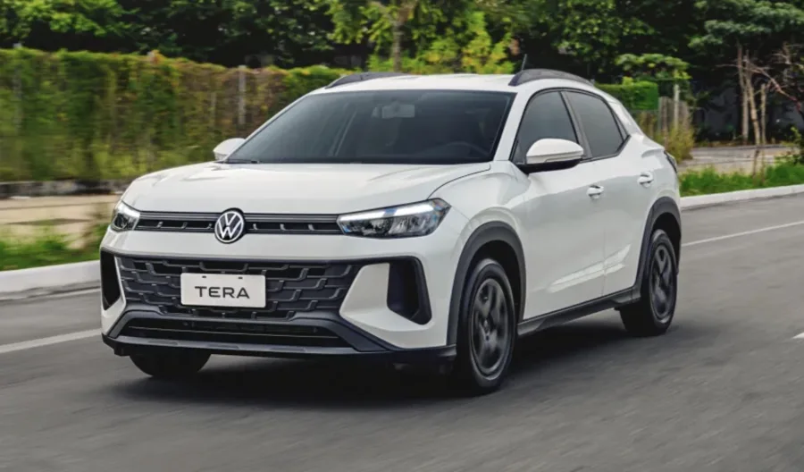 O Volkswagen Tera se tornou líder de SUVs no Brasil com 7.610 unidades em setembro. A estratégia incluiu versões de entrada mais baratas, atraindo consumidores sensíveis a preço.