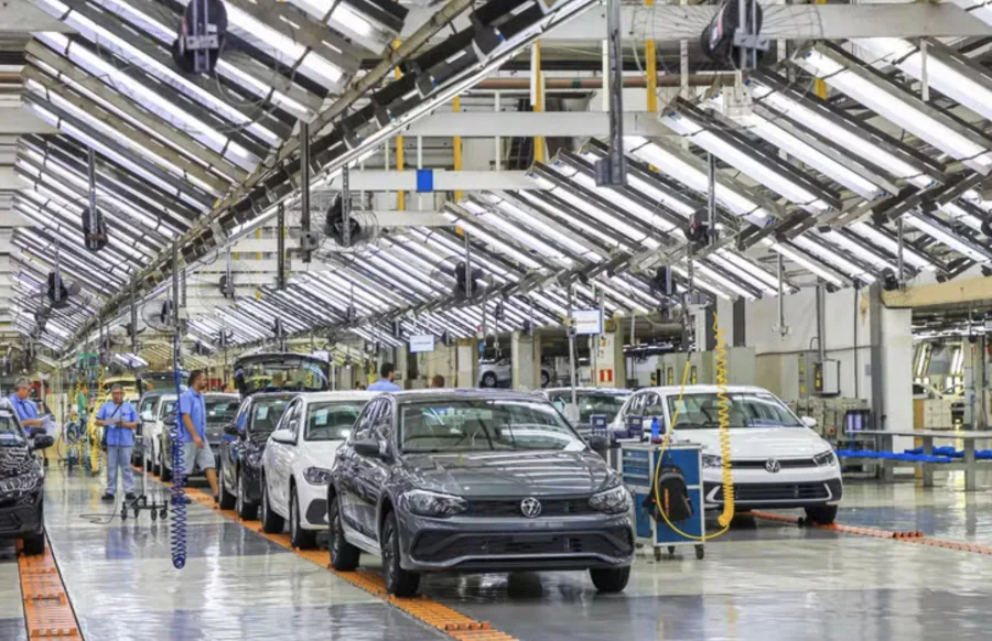 Volkswagen paralisa fábricas na Alemanha e repensa estratégia global de elétricos