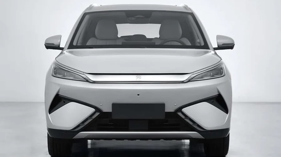 O BYD Yuan Plus 2026 surge com 313 cv de potência e novo sistema elétrico de 800V, prometendo recargas muito mais rápidas e desempenho elevado.