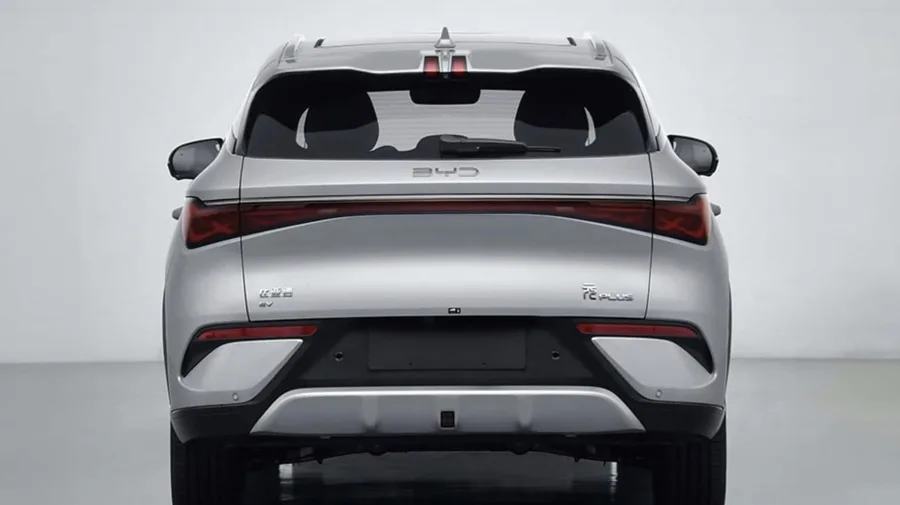 A nova arquitetura elétrica permite carregamento de 10% a 80% em cerca de 30 minutos, superando a capacidade da versão anterior.