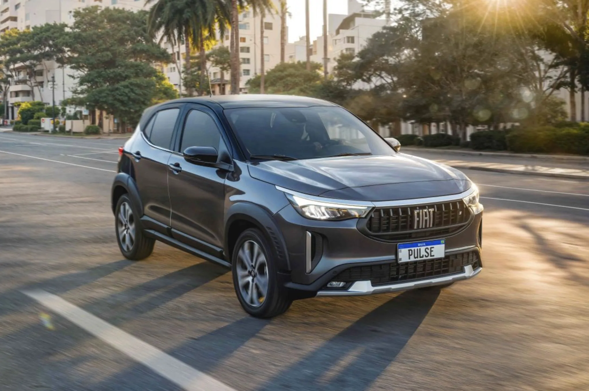 O Fiat Pulse Impetus Hybrid parte de R$ 151.490, acelera melhor que os rivais e tem motor turbo com sistema híbrido leve, mas perde em espaço e acabamento.