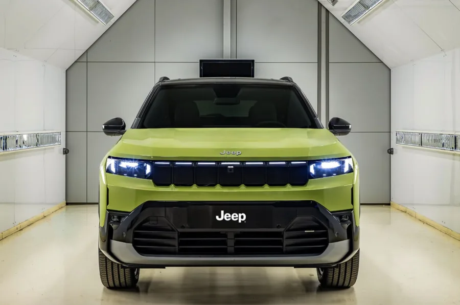 A nova geração do Jeep Compass começou a ser produzida na Itália, marcando o início de uma fase global para o SUV que será eletrificado e mais tecnológico que nunca.