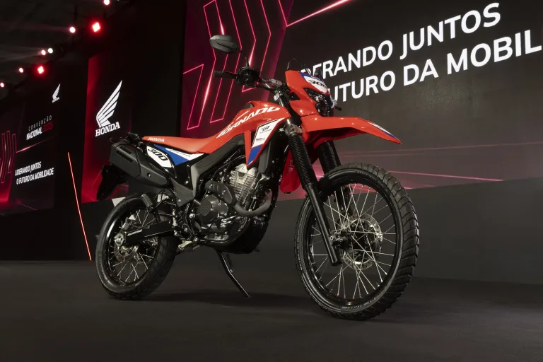 Honda Tornado 300 2026 ganha edição especial inspirada no Rally Dakar