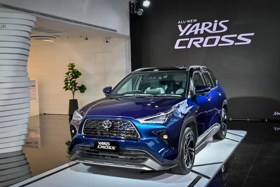 O Yaris Cross não tenta agradar todo mundo com uma única versão, ele oferece quatro formas distintas de convivência urbana.