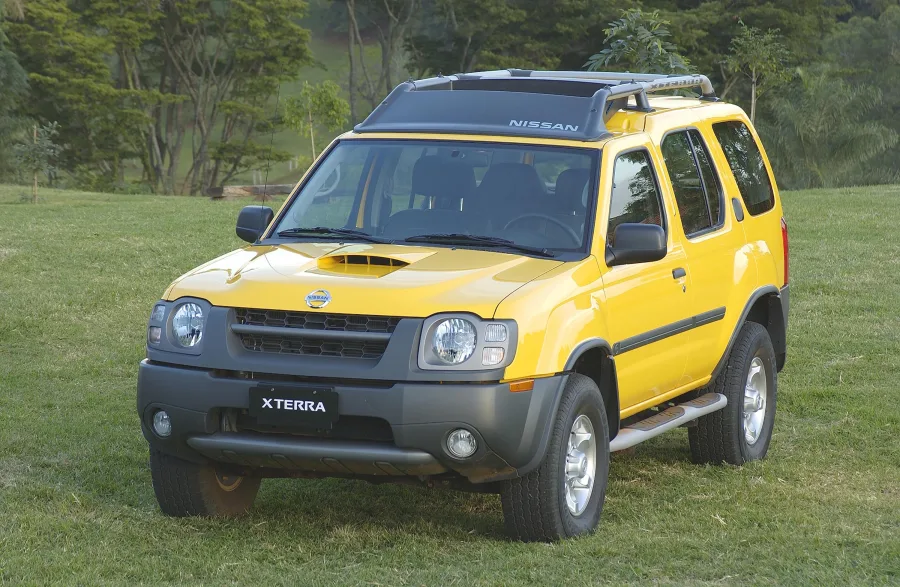 O XTerra simbolizou a aventura fora de estrada com motor 2.8 turbodiesel e tração 4x4. Um SUV genuíno, lembrado pela resistência e pelo espírito aventureiro.