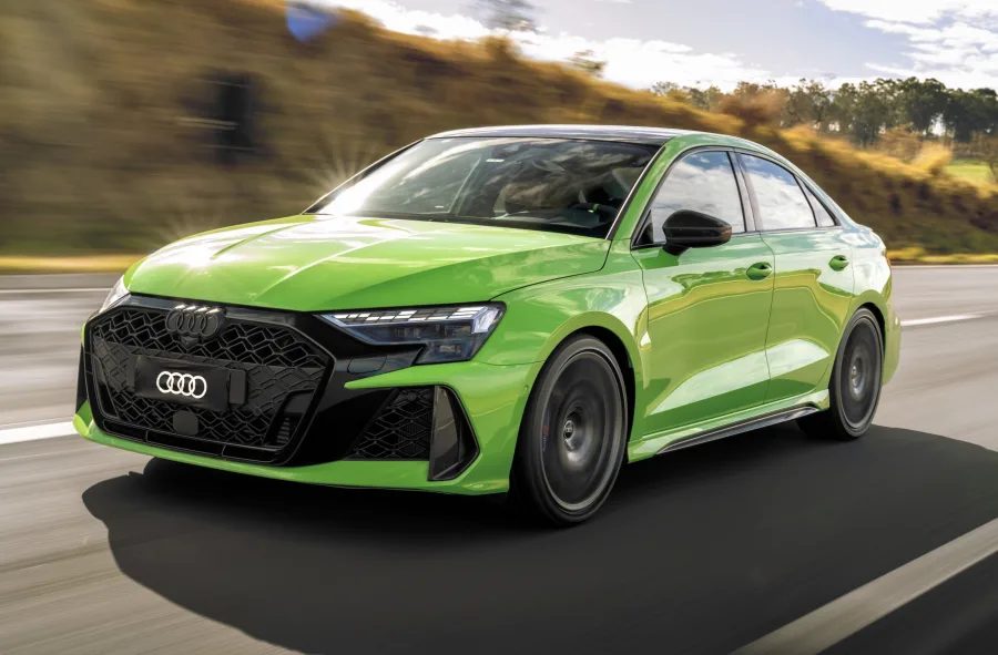 Com 13 lançamentos em 2025 e investimento em eletrificação, a Audi aposta no RS 3 para manter viva sua herança esportiva em meio à transição elétrica.