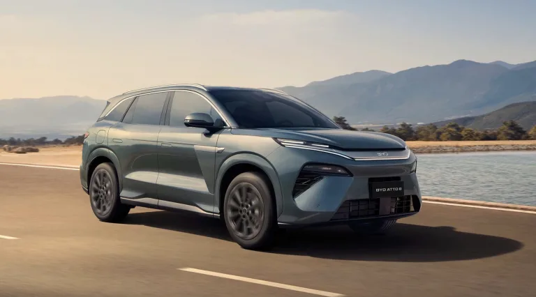 BYD Atto 8 chega em 2026 com números que nenhum SUV grande entrega hoje