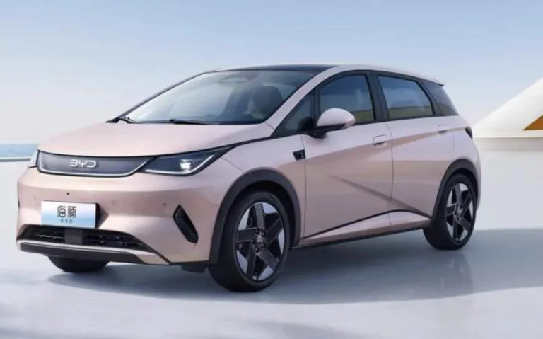 BYD Dolphin 2027 cresce, muda por dentro e ganha recursos de carro premium