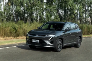 Chevrolet Captiva EV 2026 estreia como carro elétrico com foco em uso diário eficiente e interior tecnológico