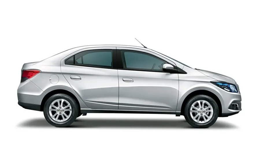 O Chevrolet Prisma 2014 é um sedã compacto versátil, com versões LT e LTZ que equilibram conforto, economia e durabilidade, ideal para uso urbano e familiar.