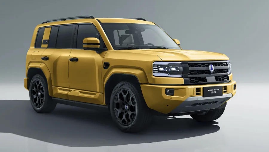 Chegada de impacto no Salão de São Paulo, o Denza B5 marca a estreia da divisão premium da BYD no Brasil, colocando o SUV imediatamente no radar do segmento de luxo eletrificado.