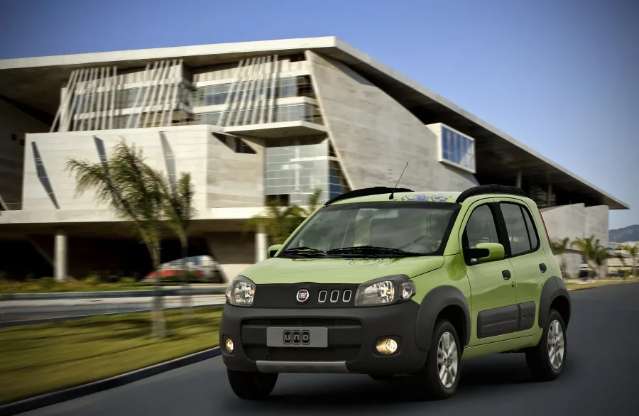 Fiat Uno 2013: hatch leve com motor 1.0 simples, baixo custo de manutenção e consumo contido, indicado para uso urbano diário e rotinas curtas com foco em economia.
