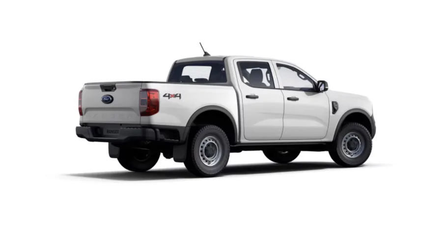 O consumo médio é de 10,3 km/l na cidade e 11,2 km/l na estrada, números que reforçam seu equilíbrio entre potência e eficiência. A autonomia é de 824 km no uso urbano e 896 km em rodovias, tornando-a prática para longas jornadas.