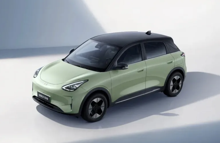 Geely EX2 chega ao Brasil e desafia o domínio do BYD Dolphin entre os elétricos compactos