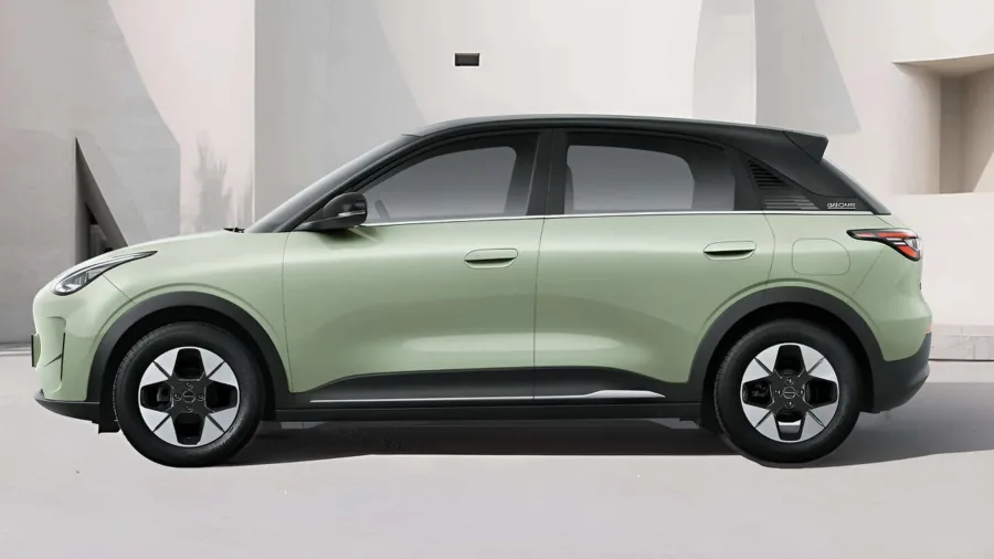 O motor elétrico de 116 cv oferece acelerações lineares e silenciosas, com bom equilíbrio entre desempenho e conforto nas ruas e avenidas.