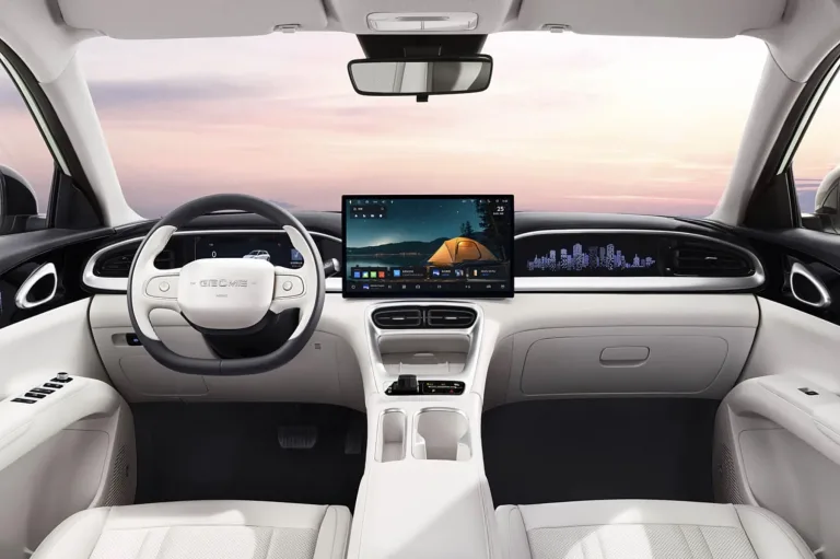 Geely EX2 Pro 2026: tração traseira e câmbio de 1 marcha focados em suavidade