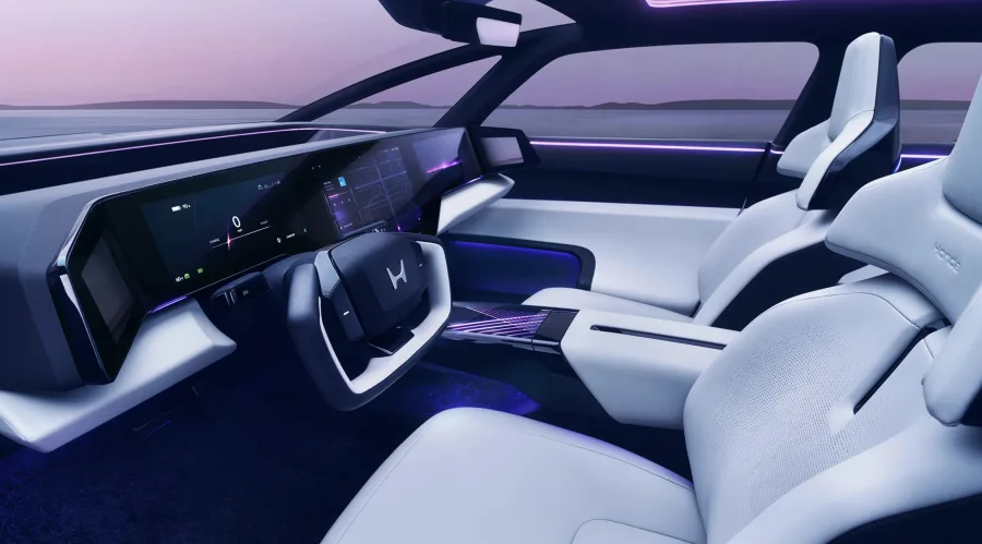 O protótipo Série 0 surge como bússola estética. Linhas retrofuturistas e porte robusto apontam o caminho que o City seguirá na mudança mais profunda da sua história.