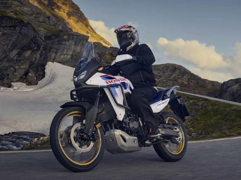 Honda Transalp 750 2026 chega repaginada e promete bagunçar o segmento com consumo de 23 km/l e pacote técnico surpreendente