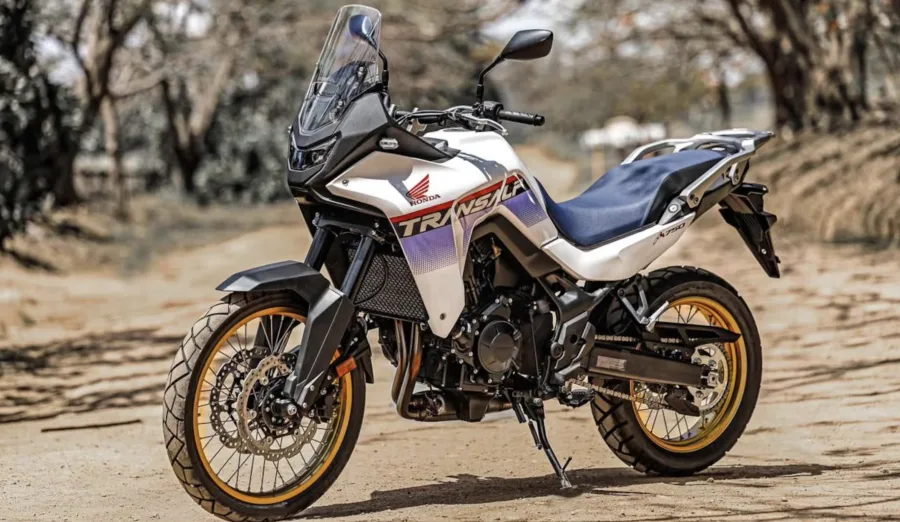 A nova Honda XL750 Transalp chega ao Brasil retomando um nome clássico e trazendo motor bicilíndrico de 755 cm³ com virabrequim de 270 graus e 69,3 cv.