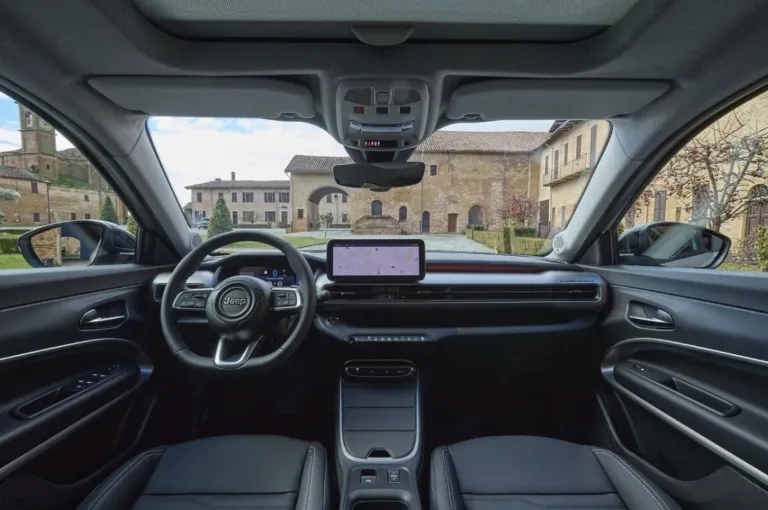 Jeep Avenger terá ChatGPT a bordo e promete mudar a relação entre motorista e carro