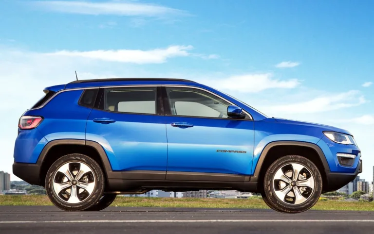 Jeep Compass Longitude 2.0 4×4 16V Turbodiesel Aut. 2016: Preço, Ficha técnica, Consumo, Equipamentos e Fotos; SUV a diesel com tração integral ideal para quem viaja com frequência