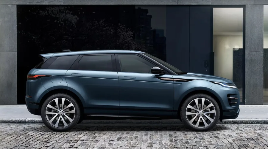 O Evoque 2026 une motor 2.0 P250 Flex e tração AWD com acabamento premium, sendo ideal para quem busca luxo, conforto e desempenho em um SUV versátil.