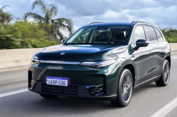 Leapmotor C10 chega ao Brasil e promete acabar com a ansiedade de autonomia nos híbridos elétricos