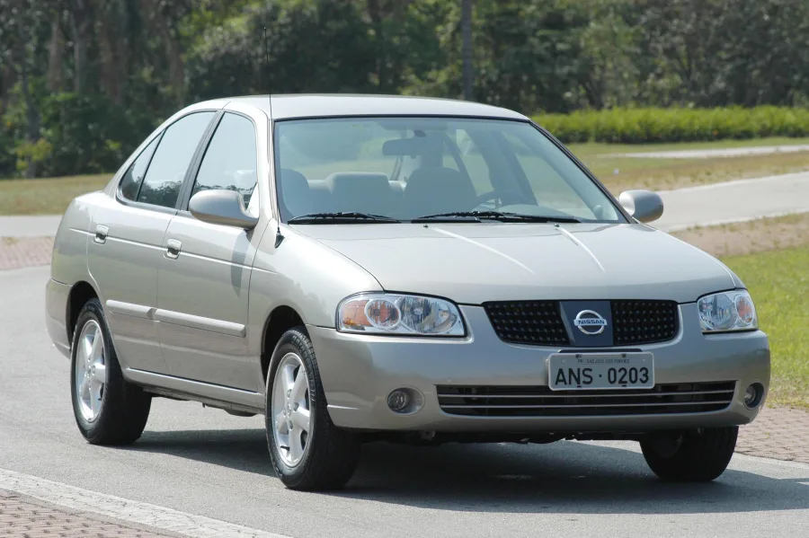 O Sentra trouxe sofisticação e segurança ao segmento dos sedãs médios. Desde 2004, é referência em conforto, design refinado e tecnologia embarcada.