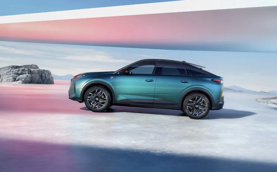 No Salão, o SUV surgiu como vitrine da estratégia da Peugeot, mostrando a plataforma STLA Medium e sinalizando que eletrificação e novas proporções agora fazem parte do plano.