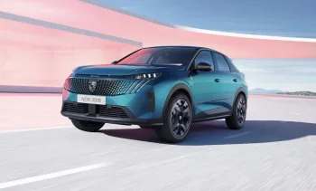 Peugeot 3008 GT rouba a cena no Salão do Automóvel 2025 com interior gigantesco