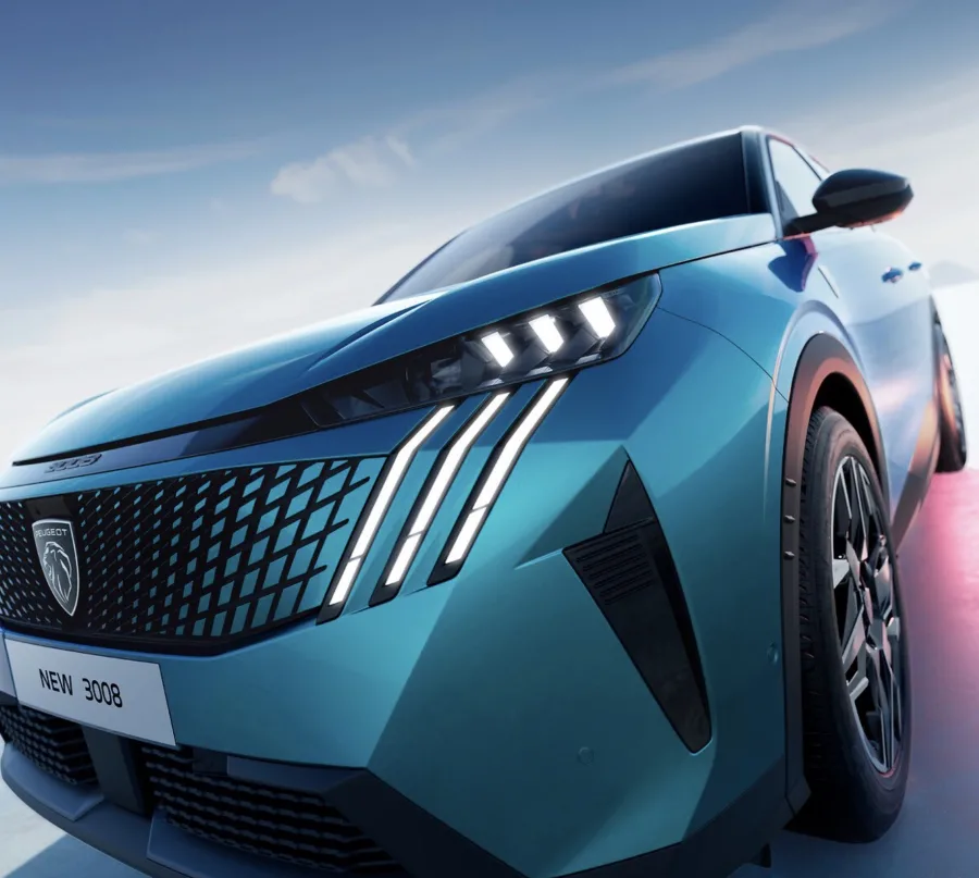 A marca usou o evento para reforçar seu ecossistema, exibindo também o E 208 GTi e os híbridos T200, mostrando como pretende escalar eletrificação de forma gradual.