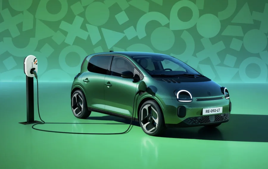 O Renault Twingo E-Tech marca o retorno de um clássico agora 100% elétrico. Compacto e leve, ele aposta em design retrô e eficiência para conquistar o público urbano europeu.