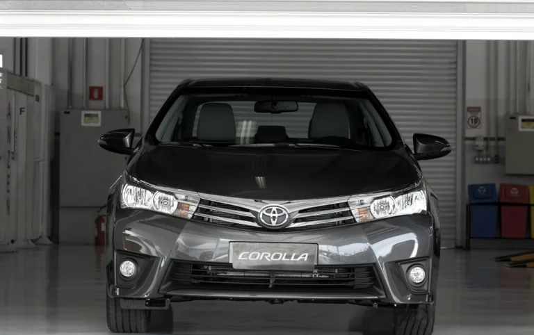Toyota Corolla GLi 1.8 2017 manual entrega conforto e economia que continuam imbatíveis