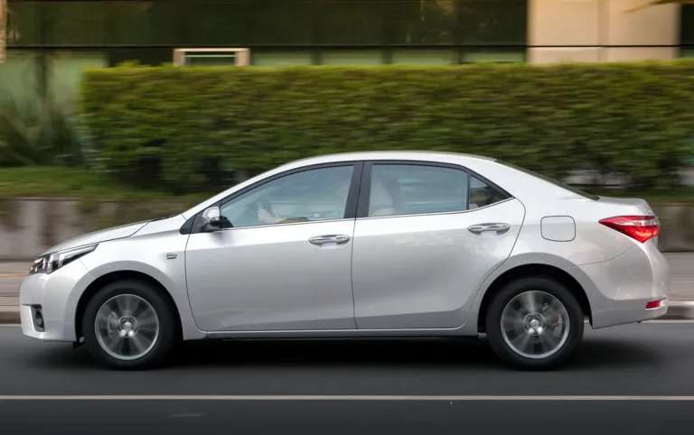 Toyota Corolla GLi Upper 1.8 Flex 16V Automático 2017: Ficha técnica, consumo e fotos; sedã tem motor confiável e autonomia de até 792 km, ideal para uso urbano e rodoviário