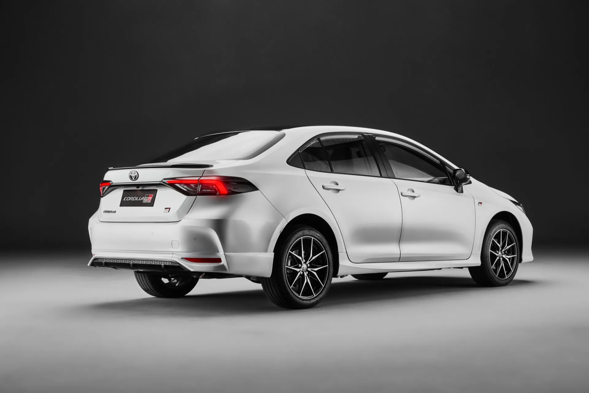 A Toyota respondeu no mesmo tom e disse que "o rei está mudando de castelo", explicando que o Corolla estava com produção reduzida durante a transferência para Sorocaba.