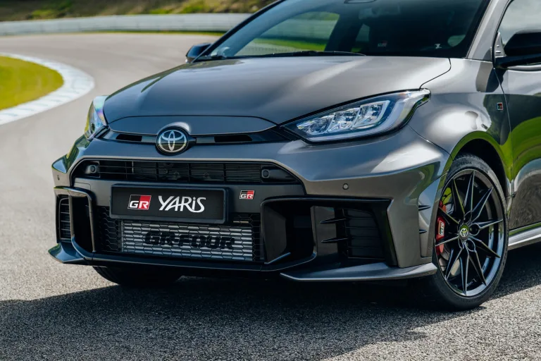 Toyota GR Yaris de 300 cv chega ao Brasil com pacote de rali e engenharia focada em desempenho