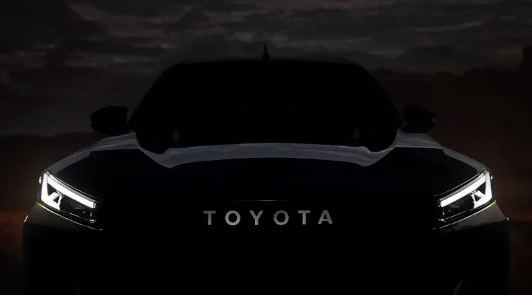 Toyota Hilux 2027 renova o visual e comprova força no off-road