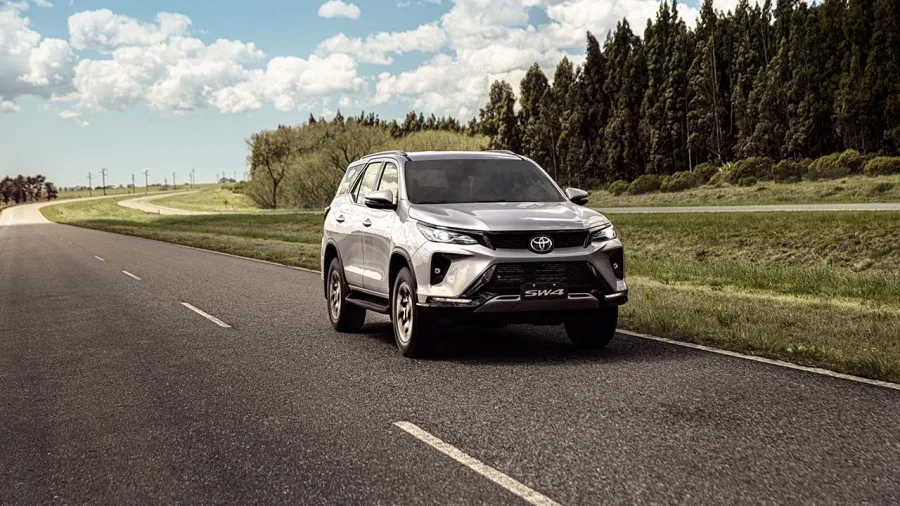 Toyota SW4 2025 mantém tradição e liderança; força e conforto ainda definem o SUV raiz