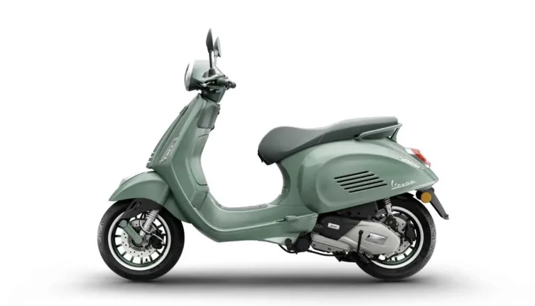 Vespa lança moto série 80th com visual retrô e pintura histórica Verde Pastello