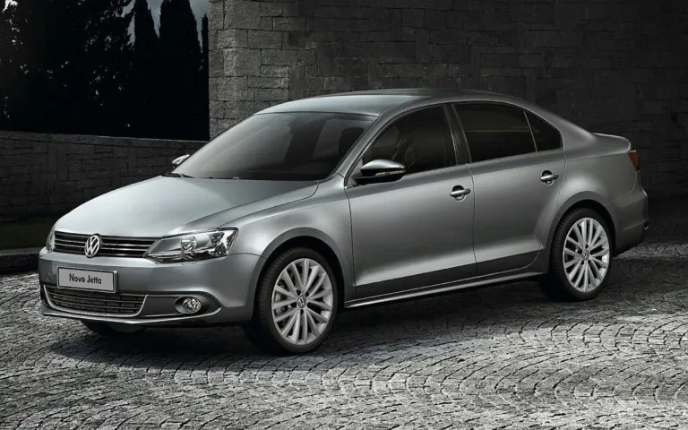 Volkswagen Jetta Highline 2.0 TSi DSG 2014: Preço, Ficha técnica, Consumo, Equipamentos e Fotos; sedã turbo de 211 cv que entrega desempenho de esportivo no uso diário