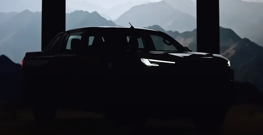 Hilux 2026 estreia em novembro com visual inédito e motor híbrido leve