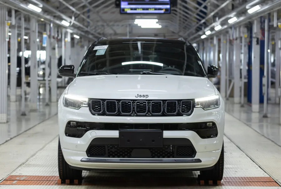 Jeep Compass atinge 600 mil unidades e expõe a força da Stellantis no Brasil