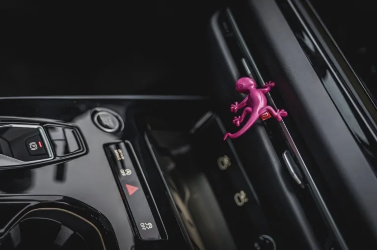 O que significa a lagartixa da Audi? Marca relança aromatizador Gecko e resgata símbolo clássico do sistema quattro