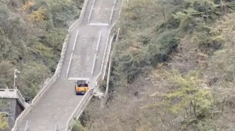 Tentativa da Chery de imitar feito da Land Rover termina com monumento danificado na China