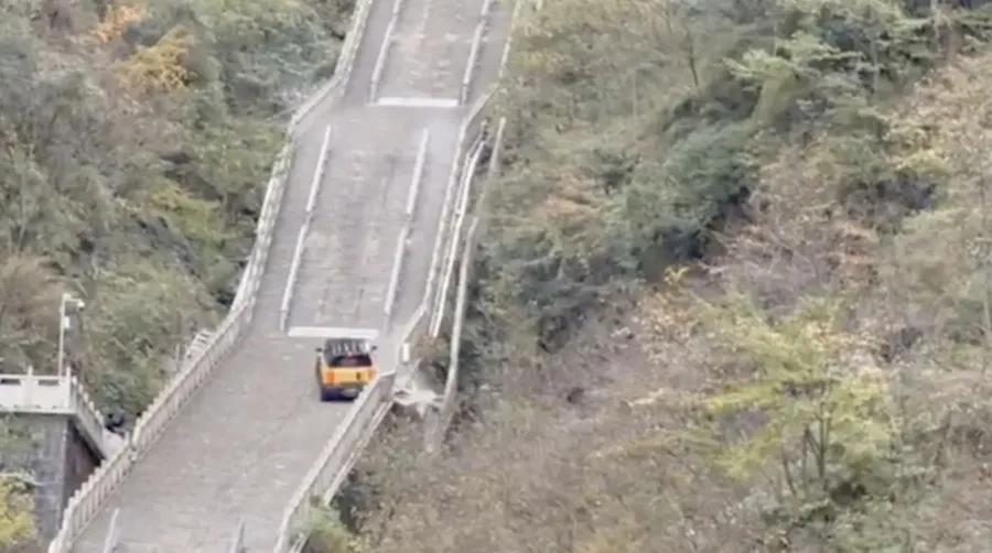 Tentativa da Chery de imitar feito da Land Rover termina com monumento danificado na China