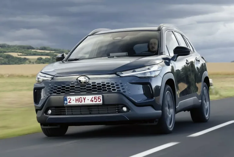 Toyota Corolla Cross 2026 / 2027 já tem visual reestilizado definido até na versão GR-Sport