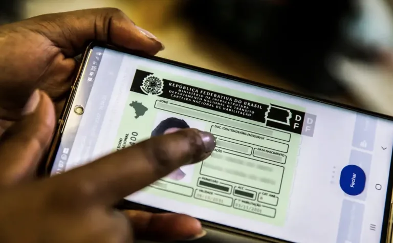 CNH Digital: Renovação automática da carteira de motorista começa a valer e dispensa ida ao Detran em 2026, mas tem regras